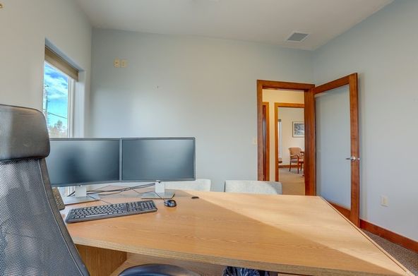735 SW 9th St, Redmond, OR 97756